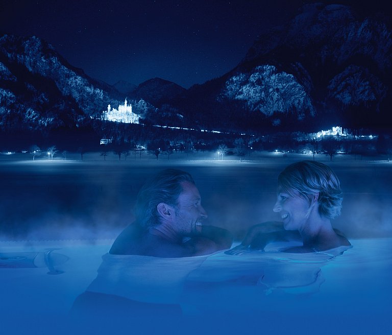 Wellness_Pool_Paar_Nacht_Hotel_Ruebezahl___c__Allgaeu_GmbH__Marc_Oeder