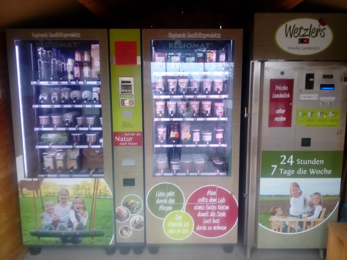 Hühnermobil und Automat Wetzler