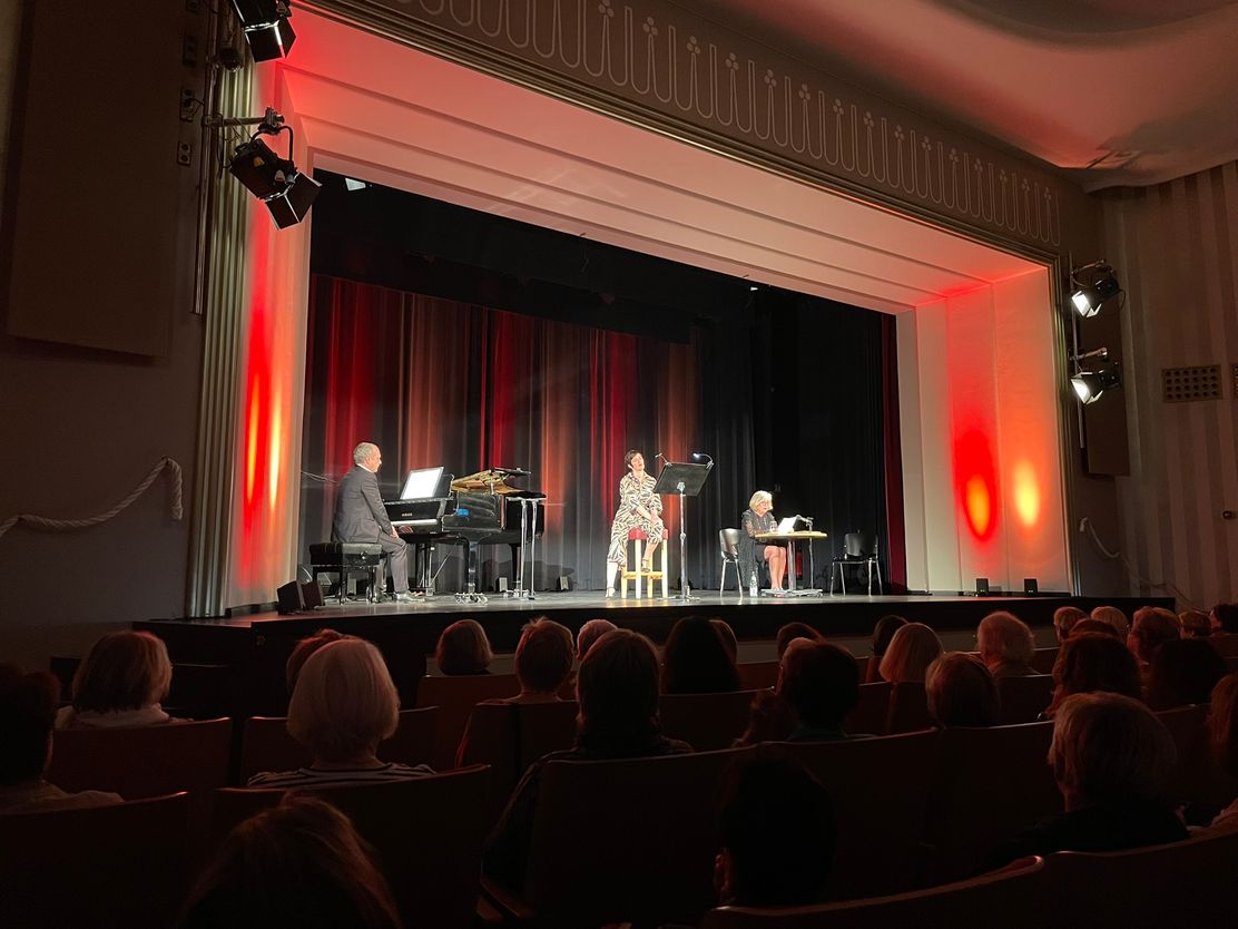 Jutta Speidel mit Ensemble in Bad Wörishofen2025_copyright_Hendriks_Schwabenakademie Irsee