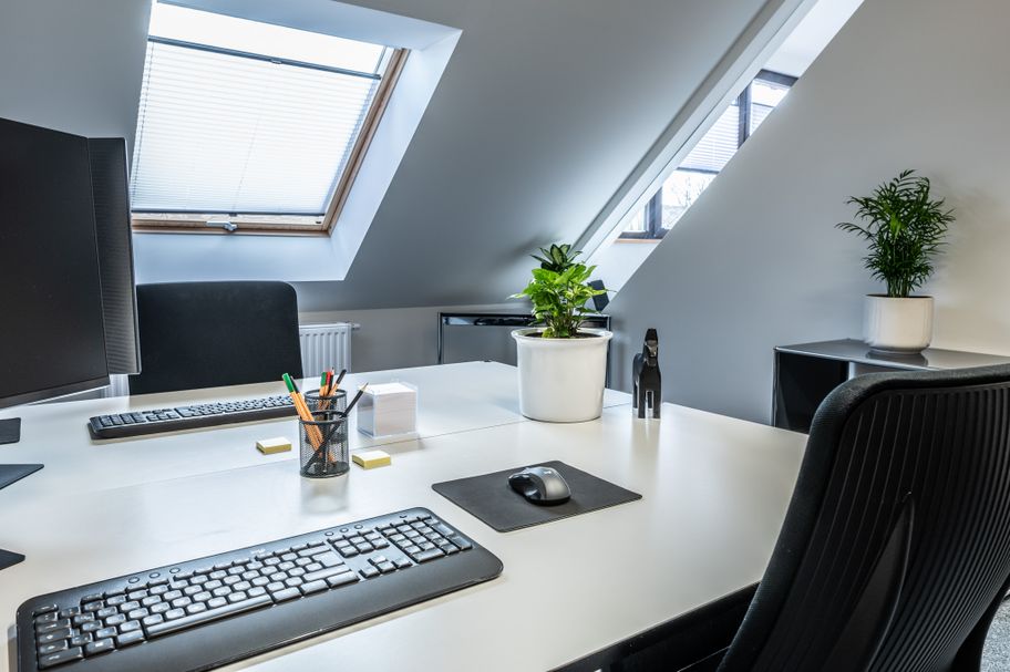 Ausstattung Schreibtisch