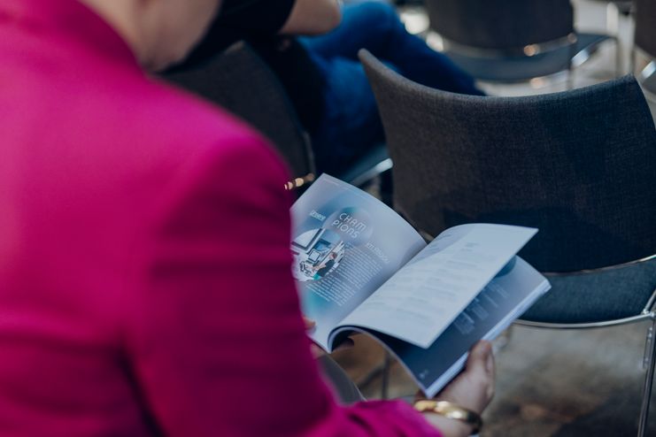 Standortbroschüre Aufgeschlagen