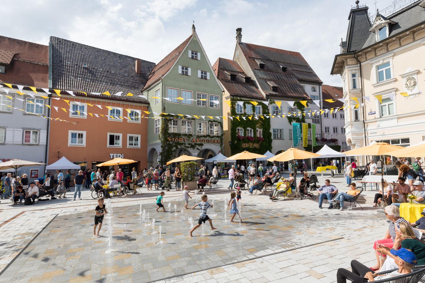 Altstadt Isny mit Marktplatz und Wasserspiel