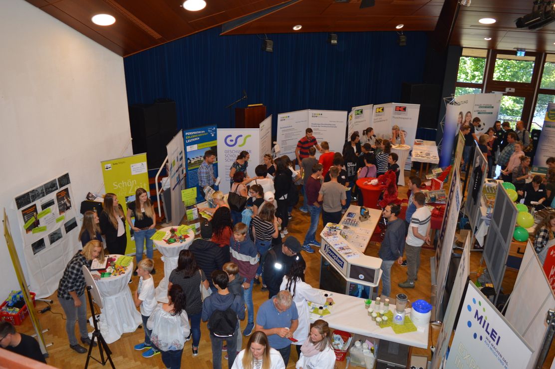 ausbildungsbörse-von-oben-foto-hellmann