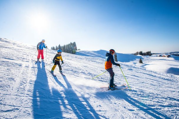 Familienspaß auf den sanften Pisten_(c) Oberstaufen Tourismus - Moritz Sonntag