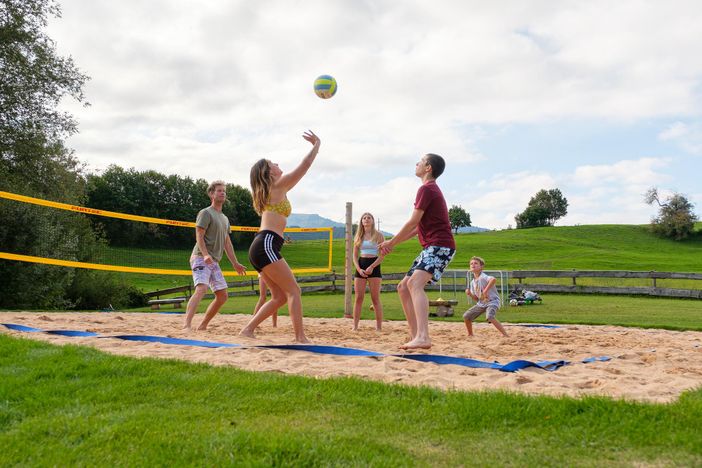 kinder-jugend_beachvolleyball © Sonnenalp Resort