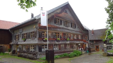 Filmlocation Fernsemmerhus Scheffau Außenansicht