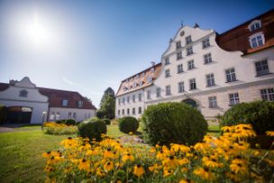 Filmlocation Schloss Lautrach mit Schlossgarten