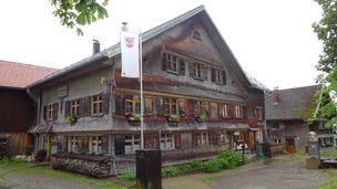 Filmlocation Fernsemmerhus Scheffau Außenansicht