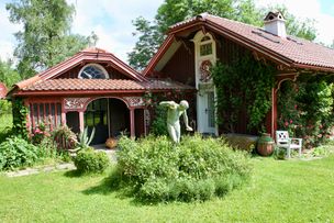 Filmlocation Isny, Gartenblick aufs Rosenhaus Schidel
