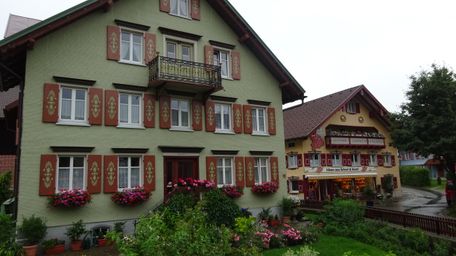 Filmlocation Scheidegg, grünes Wohnhaus